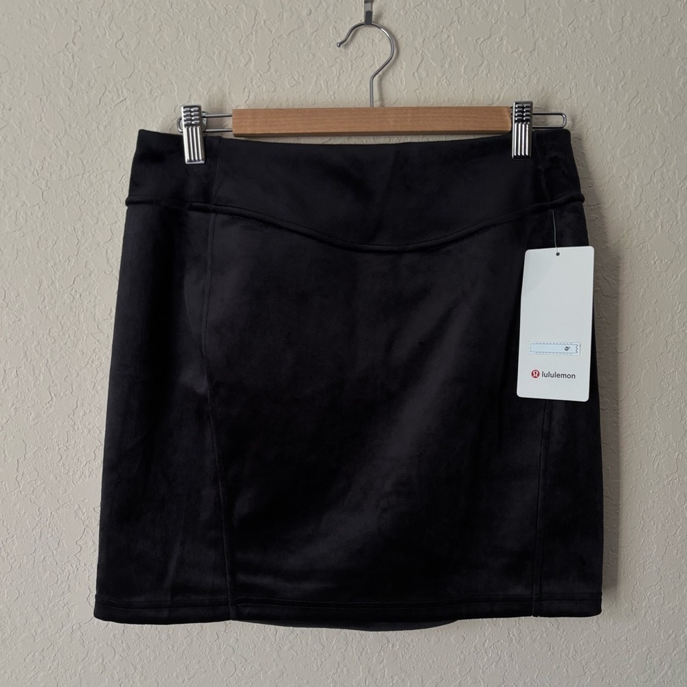 Lululemon | Women's Scuba High-Rise Velvet Mini Skirt Black Size Medium NWT - Picture 3 of 8